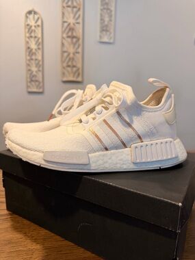 Adidas NMD_R1 Women’s White/Rose Gold Sneakers Size 6.5 – FW6434